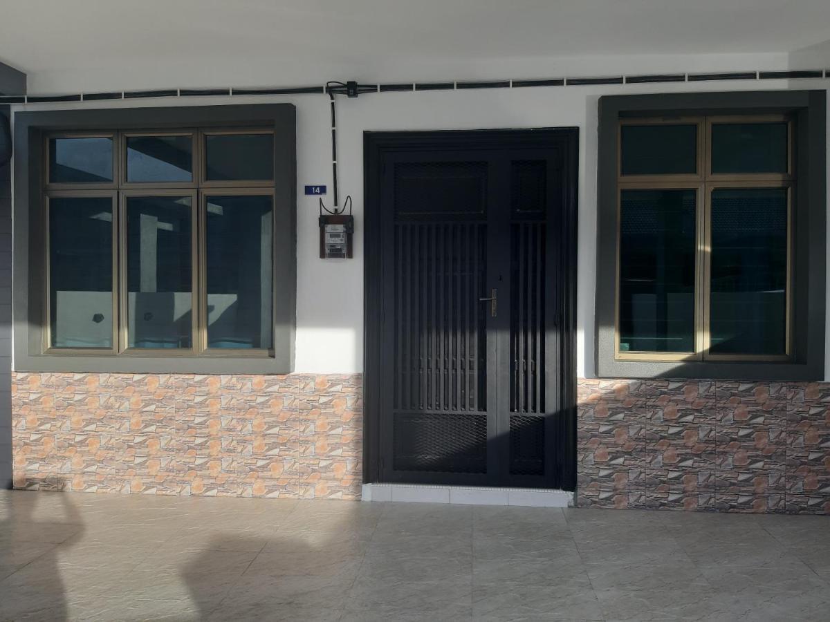 Rumah Armand Melaka 4Br Fully Aircond Ngoại thất bức ảnh